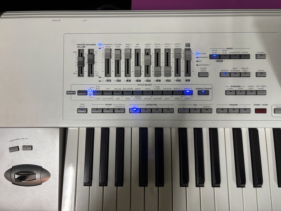 Korg pa2x + pack de ritmos e sons portugueses