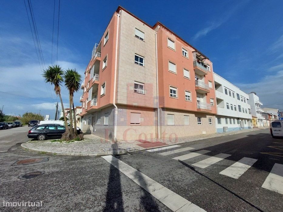 Apartamento T2 com Terraço em Caldas da Rainha — Caldas Da Rainha - Santo Onofre E Serra Do Bouro, Leiria