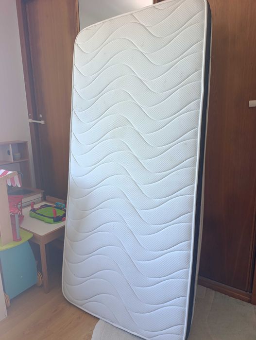 Cama criança com estrado e colchão