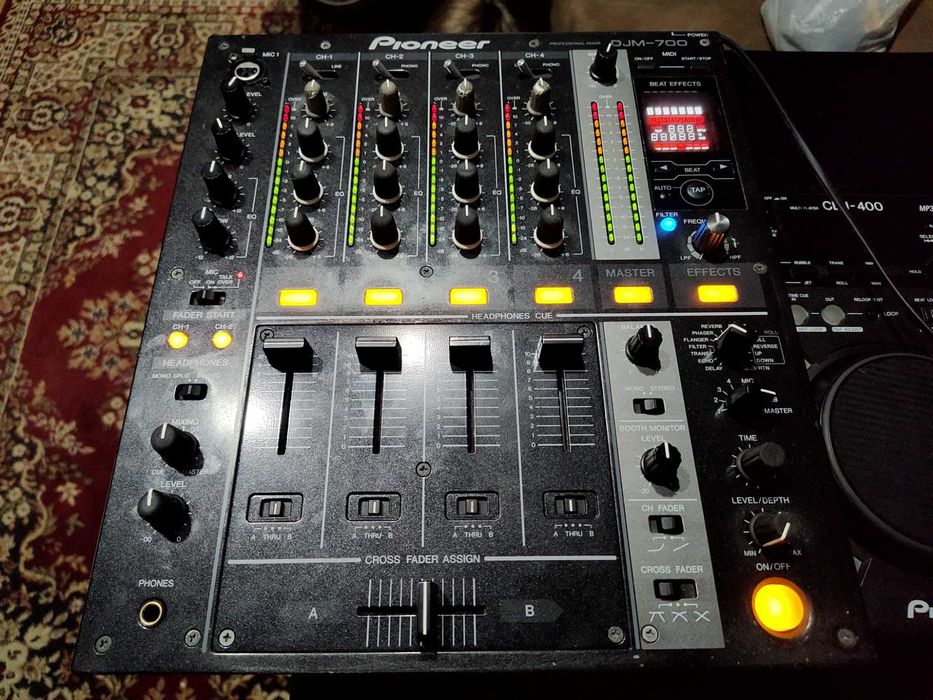 Mixer Pioneer DJM 700