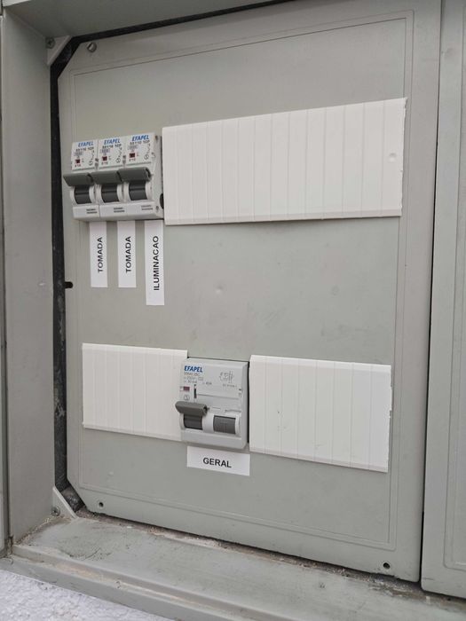 Garagem Fechada (Box)  – c/ WC Privativo, eletricidade e água