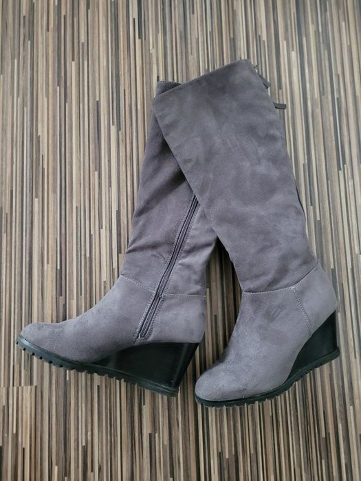 Daichmann Graceland kozaki zamszowe roz. 37