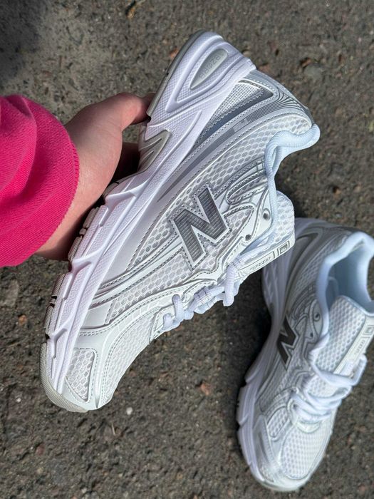 Нові кросівки New Balance 740