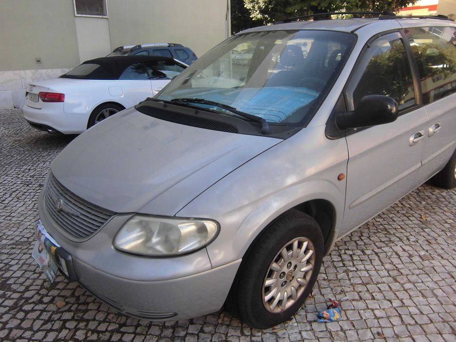 CHRYSLER VOYAGER em  otimas condiçóes vendo porque   fiquei com outra viatura comprei.a com 20.000klm e está impecavel motor e acessorios