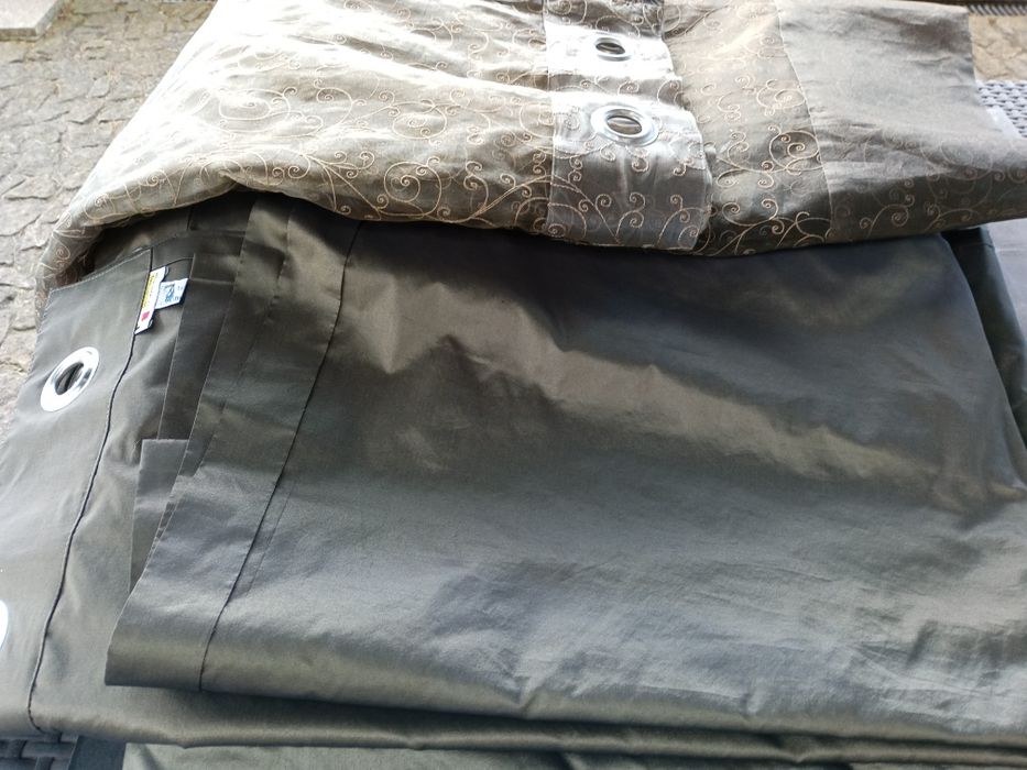 Conjunto de três cortinas organza bordadas