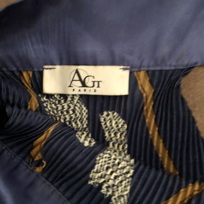 Vestido plisado azul em bico