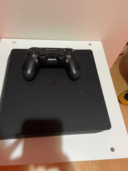 PS4 Slim + 1 Comando