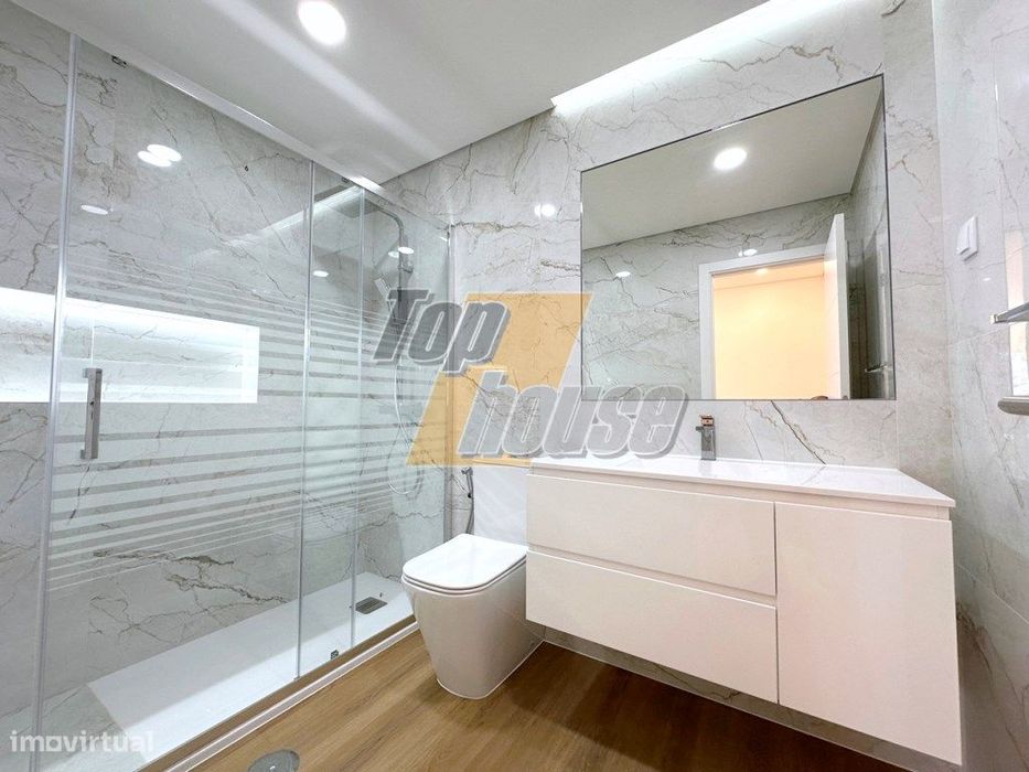 Apartamento T2 totalmente remodelado Costa de Caparica
