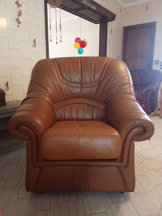 Sofá + 2 poltronas em couro