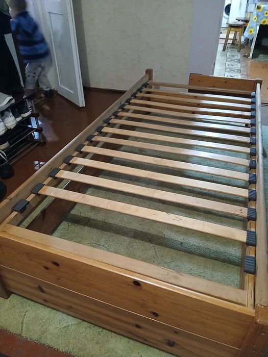 Продам  ліжко деревяне