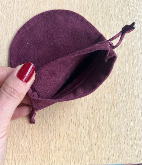 25 sacas em veludo para jóias