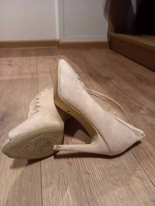 Sprzedam beżowe botki