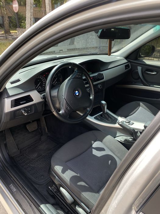 BMW 3 Series 2010 VIN WBAUX11040A688304 фото оголошення 5 з 8