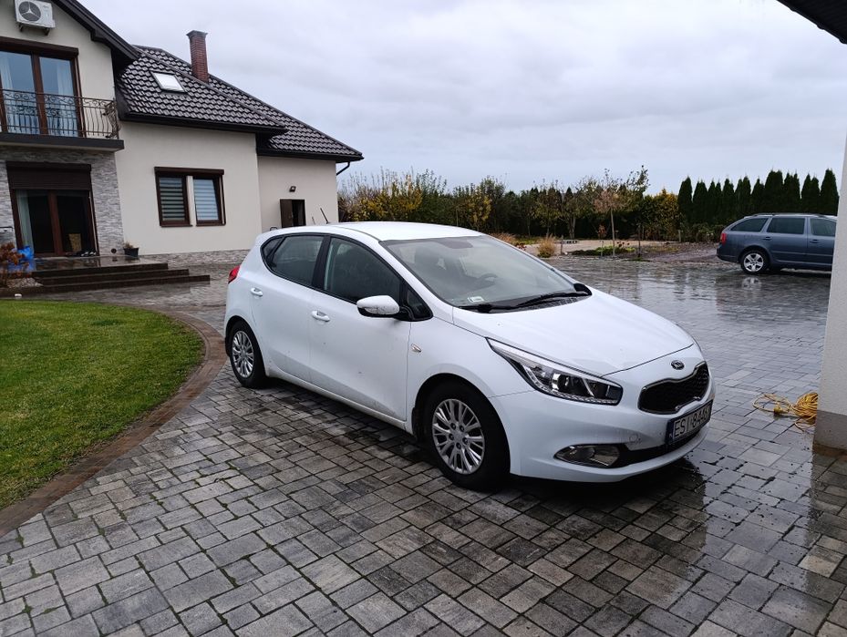 Samochód osobowy kia cee'd