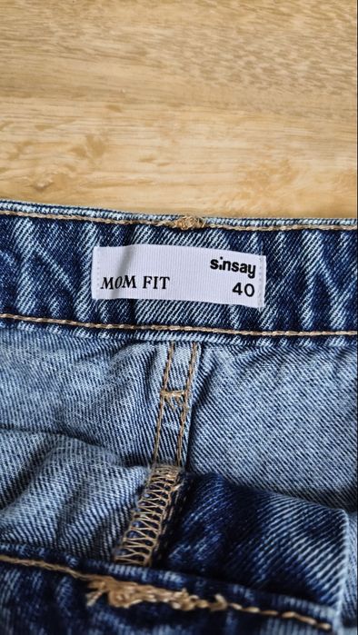 Jeansy mom fit, spodnie jeansowe damskie 40 Sinsay Bawełna