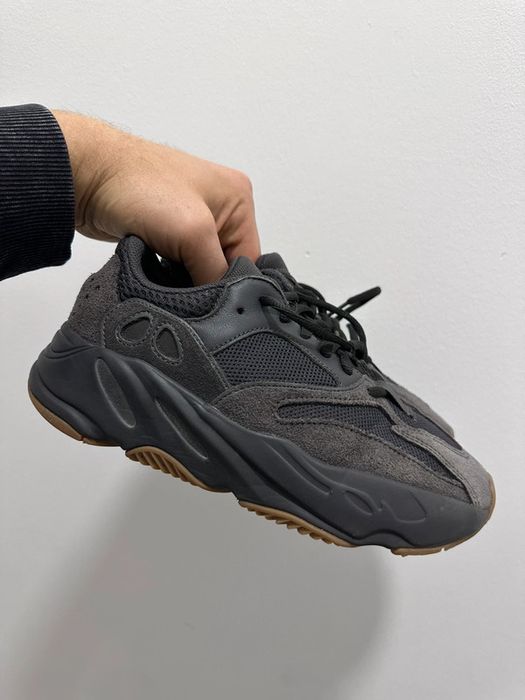 Yeezy 700 Black V2 Adidas Yeezy Boost 700 V1 'Utility Black' FV5304