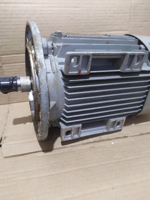 Електродвигун  2,2кВт, 3000 обертів.