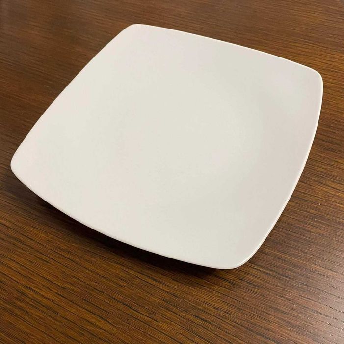 Białe talerze Duka zestaw