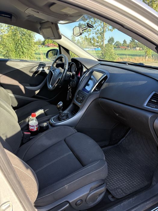 Opel Astra J lift Kombi 2013r