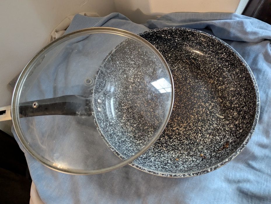 Patelnia z pokrywką 29 cm