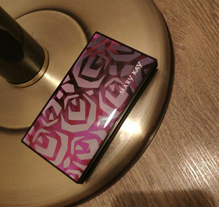 Pusta paletka  mleczko i bronzer firmy Mery kay