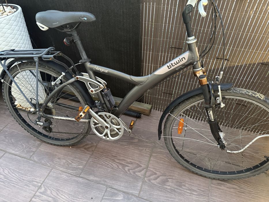 Rower miejski B’Twin Original 28” – amortyzacja, 21 biegów, gotowy do jazdy