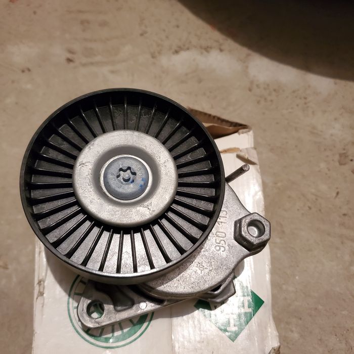 Натяжной механизм обводного ремня 534011420 MERCEDES-BENZ 210