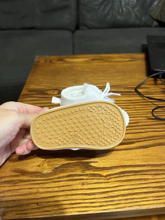 Дитяче взуття 6-9місяців