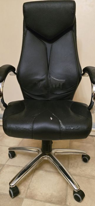 Офисное кресло руководителя