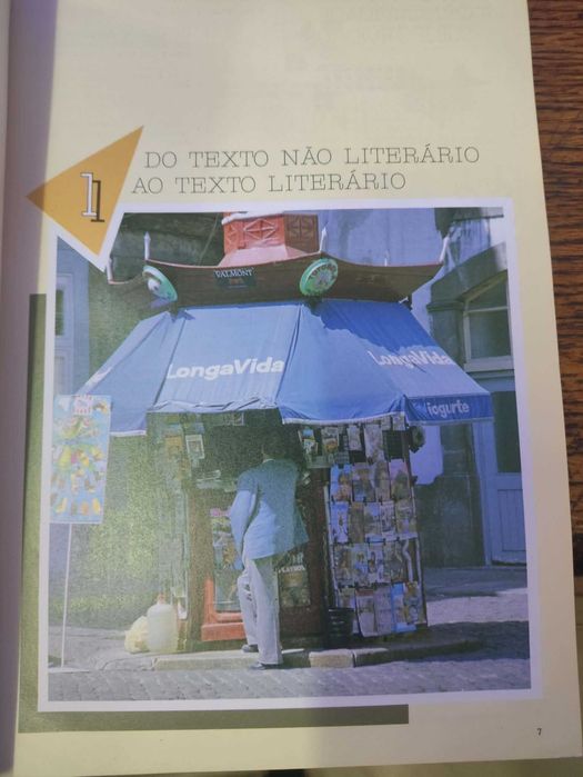 Livro manual escolar "Iniciação Activa ao Texto Literário" de Álvaro Gomes, publicado pela Areal Editores