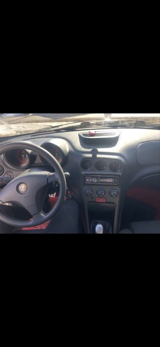 Авто Alfa romeo .