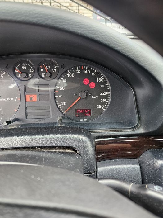 автомобіль audi a4b5