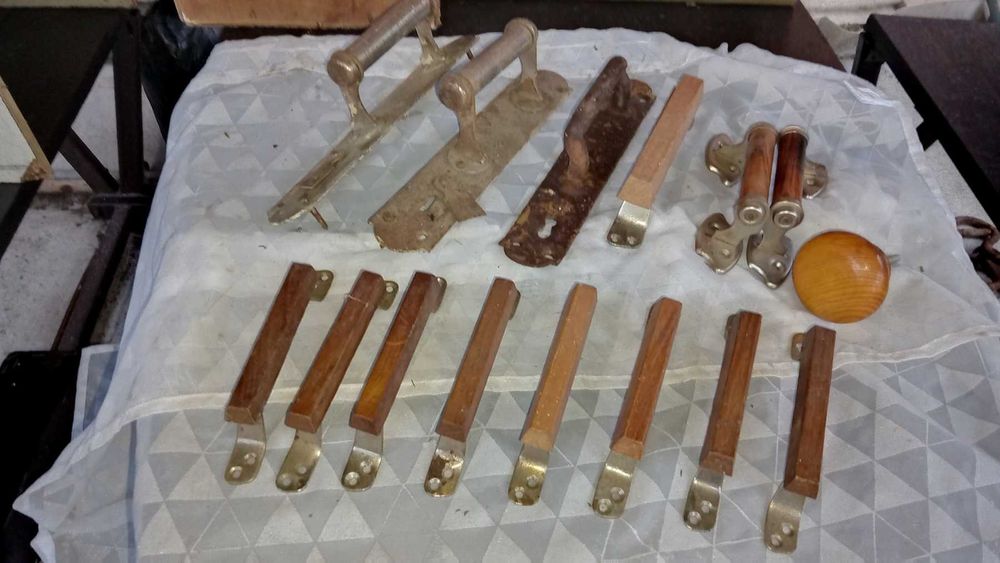 Замки Защелки Ручки Петли дверные - оконные СССР