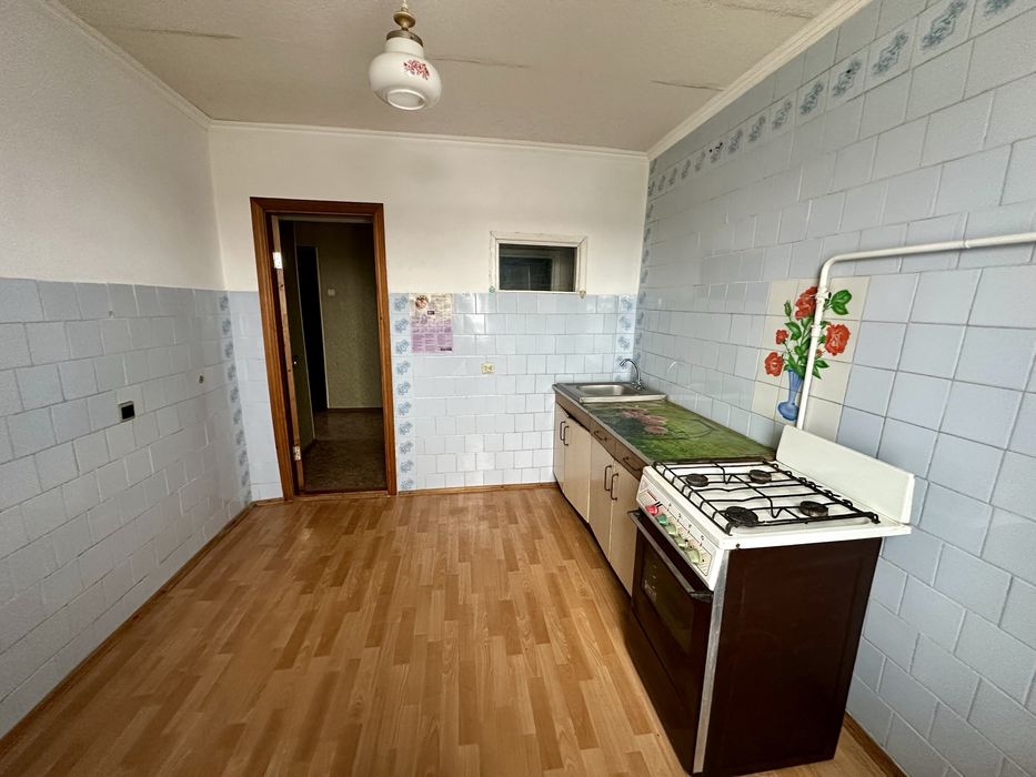 Продам  трикімнатну квартиру.