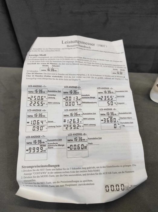 Watomierz, miernik mocy z funkcją pomiaru zużycia i kosztów energii.