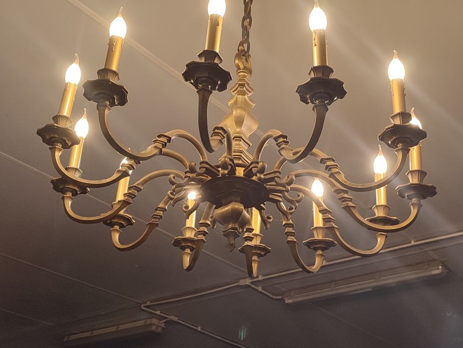 Żyrandol z mosiądzu