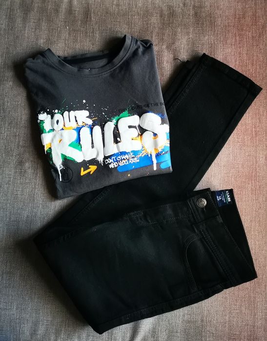 Conjunto de calça ganga preta e t-shirt