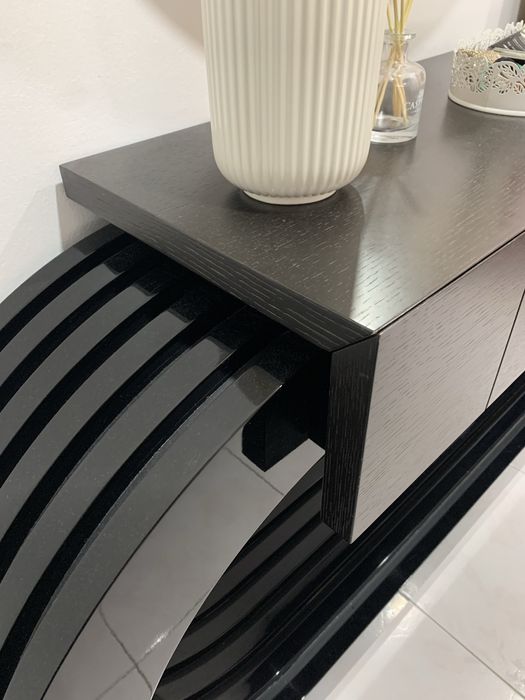 Móvel aparador wengé e preto