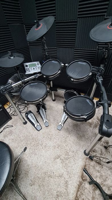 Bateria electrónica Carlsbro CSD-500 + amplificador Aroma ADX-20