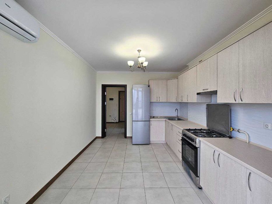 Продається 1-кімнатна квартира площею 42 м² по вулиці Хоткевича.