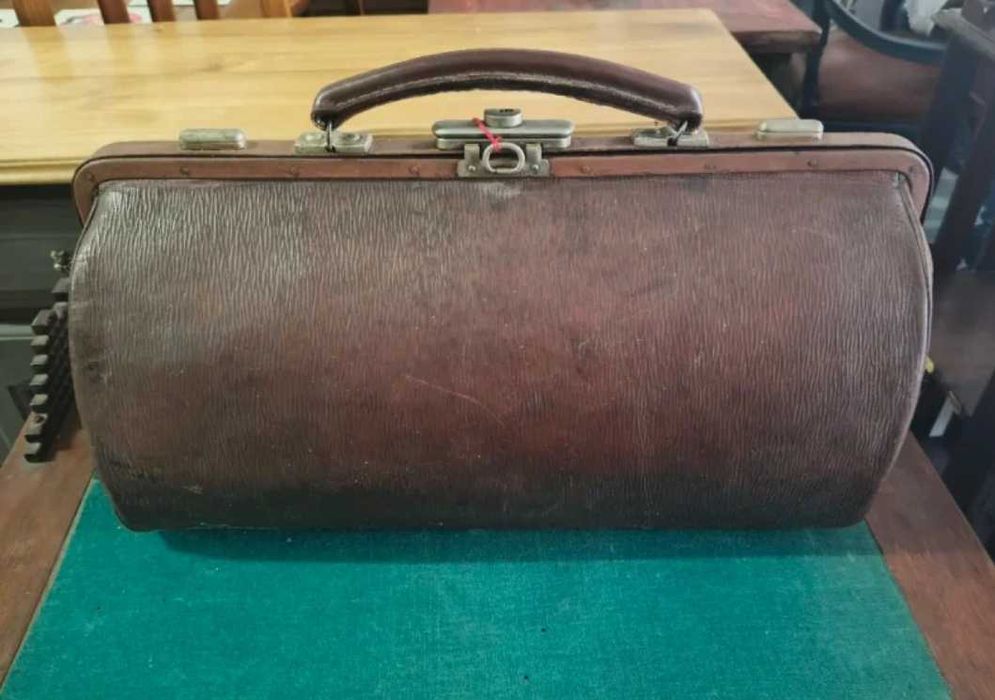 Mala de médico antiga em couro