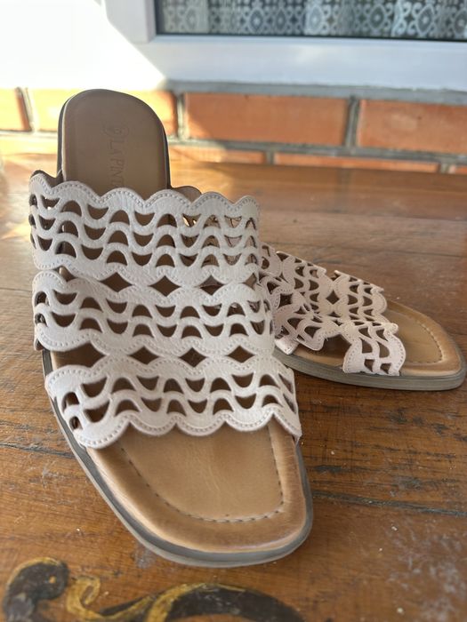 Шкіряні жіночі шльопки в ідеальному стані