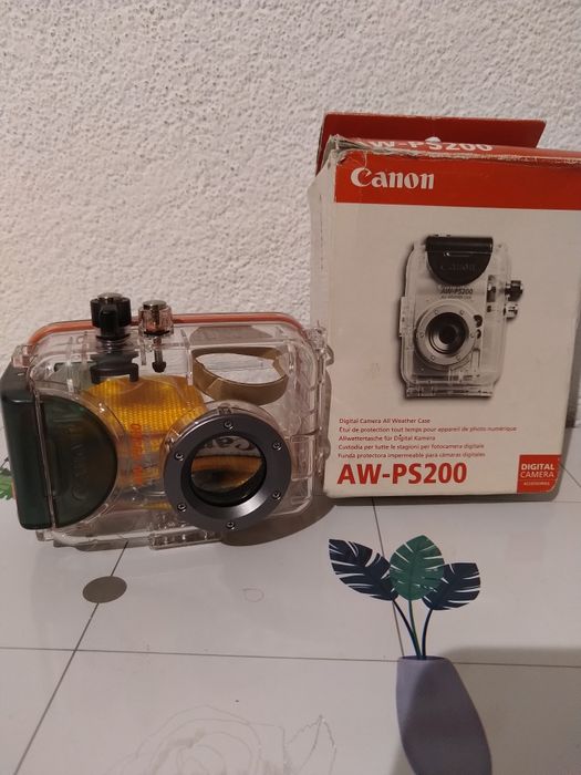 Obudowa podwodna Canon AW-PS200 to przezroczyste etui ochronne przeznaczone dla aparatów kompaktowych z serii Canon PowerShot S100/S110