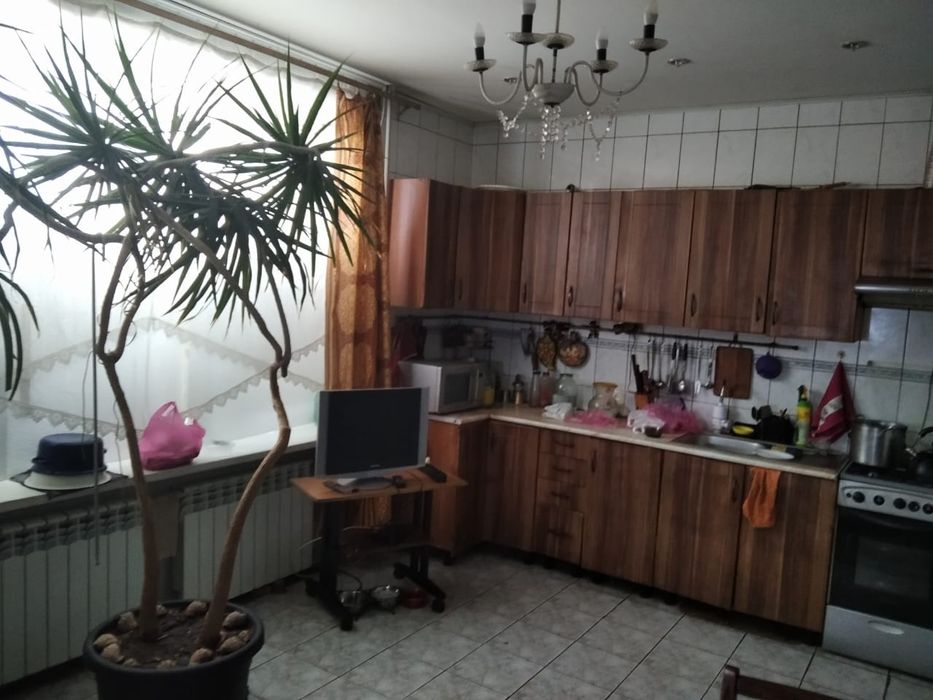 Продам дом недалеко от города, большой участок