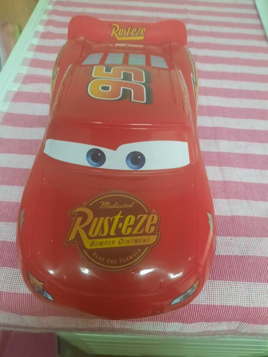 Carro faisca com pista