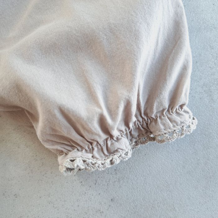 Spodenki z falbanką bloomersy Newbie KappAhl beżowe