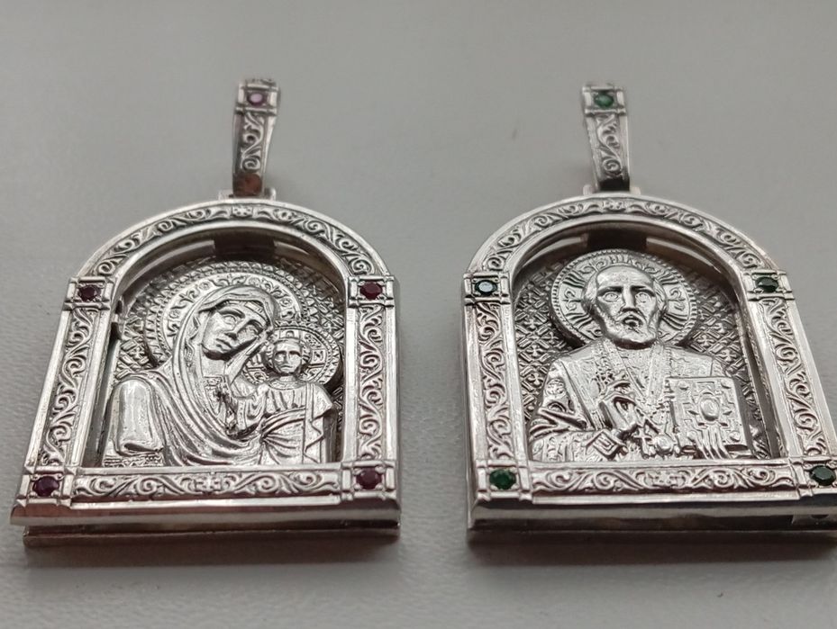 Иконка серебряная.