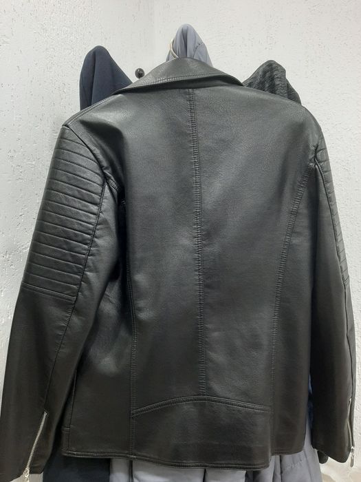 Продам куртку экокожа Новая