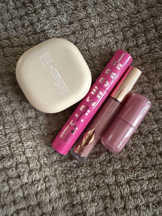 Помада Charlotte Tilbury pillow, тінт Wakemake, туш Maybeline
