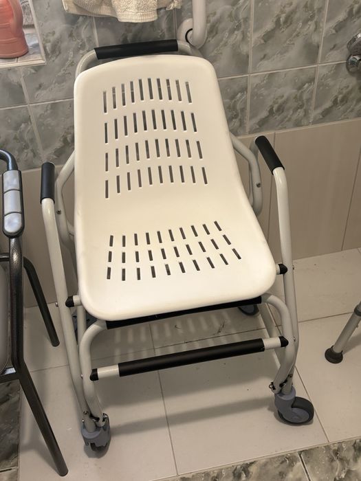 Krzesło toaletowe prysznicowe na kółkach | Mobilne | Stan Idealny